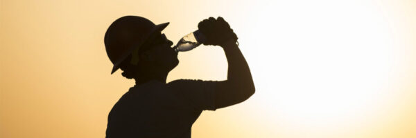 worker-silhouette-drinking-water-in-extreme-heat-1000x600