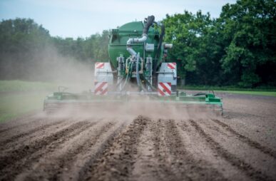 tractor-gd9613b79b_1920