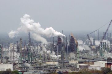 1748px-Exxon_Mobil_oil_refinery_-_Baton_Rouge,_Louisiana