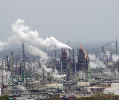 1748px-Exxon_Mobil_oil_refinery_-_Baton_Rouge,_Louisiana