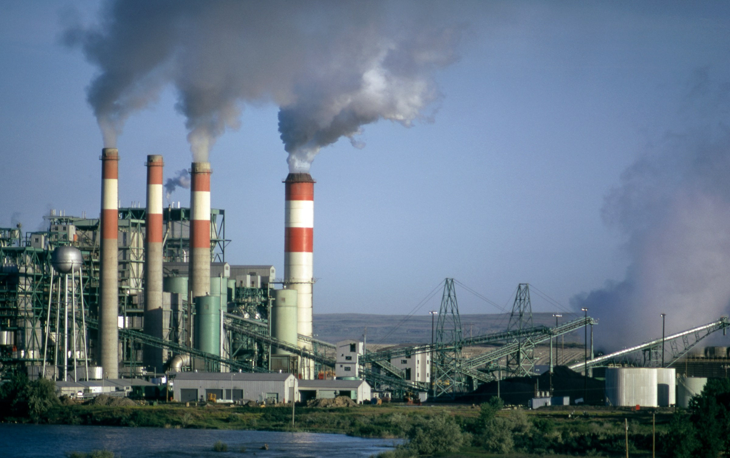 Oil and gas industry linked to thousands of yearly US deaths and preterm births, study finds